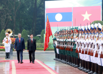 Vietnam’s Party General Secretary chairs official welcome ceremony for top Lao leader